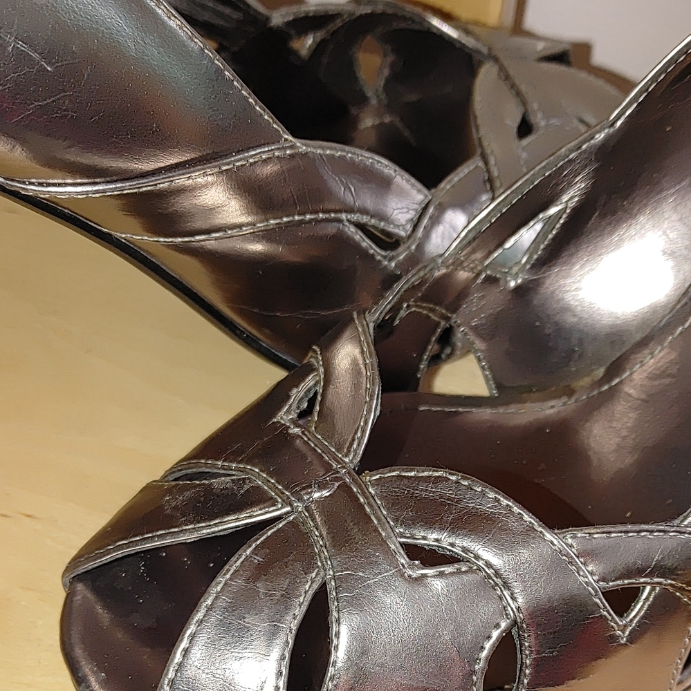 GUC Pewter Peeptoe Heels Steve Madden 8M